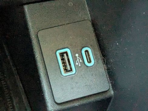 Used 2022 Ford Edge Titanium image 25