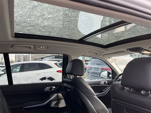 Used 2022 BMW X7 xDrive40i w/ Premium Package image 18