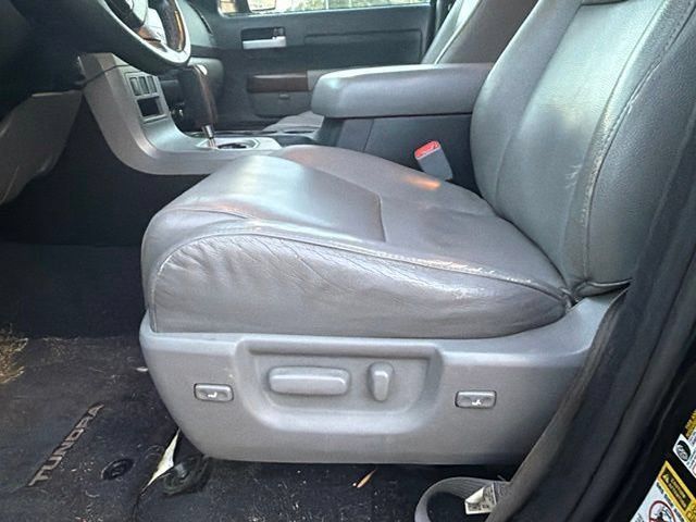Used 2013 Toyota Tundra Limited w/ Memory Pkg AWD/4WD image 8