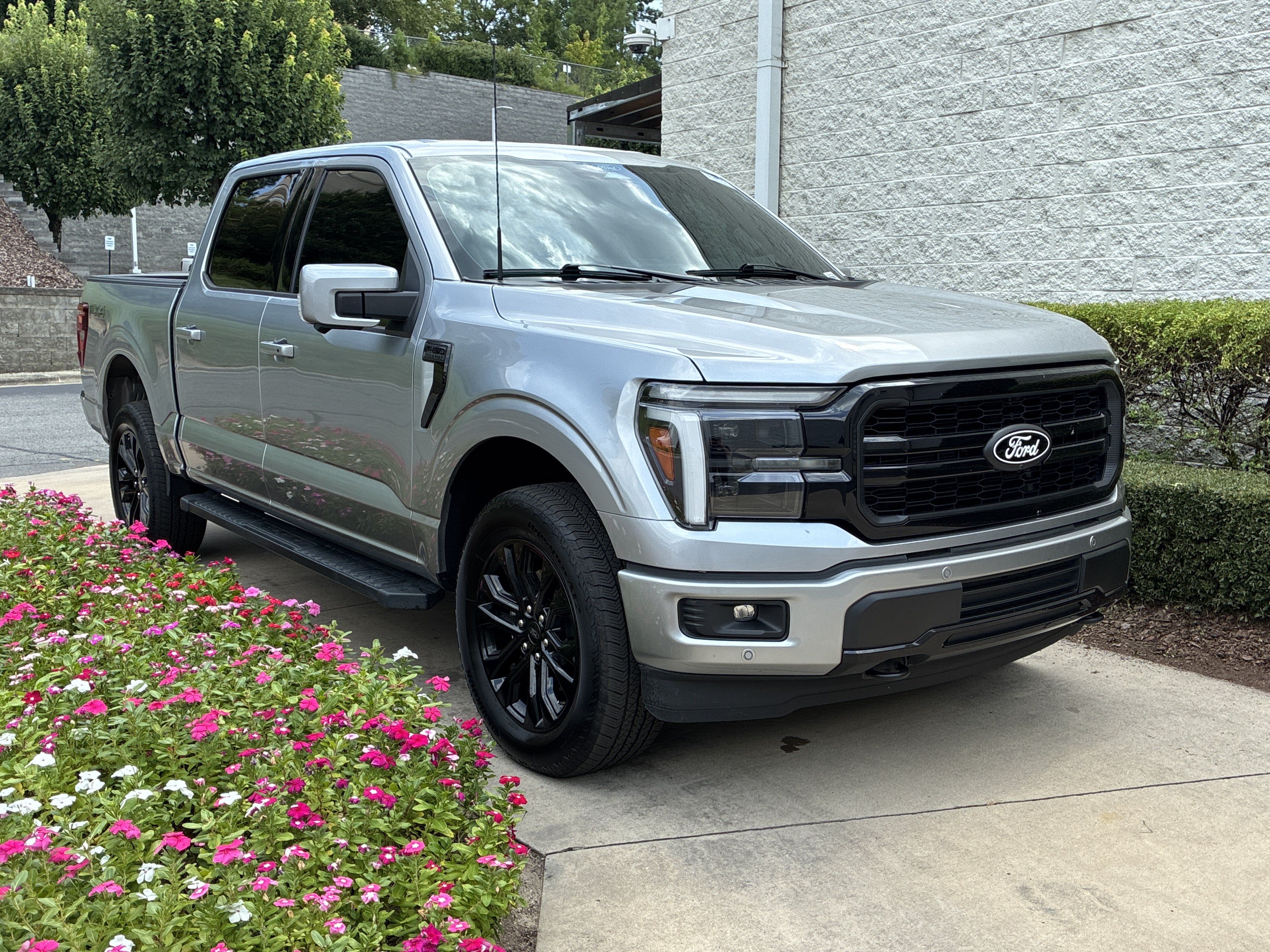 Used 2025 Ford F150 Lariat w/ Equipment Group 501A Mid AWD/4WD image 2