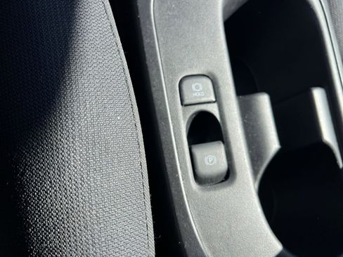 Used 2025 Toyota Corolla LE image 28