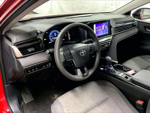 Used 2025 Toyota Camry LE FWD image 8