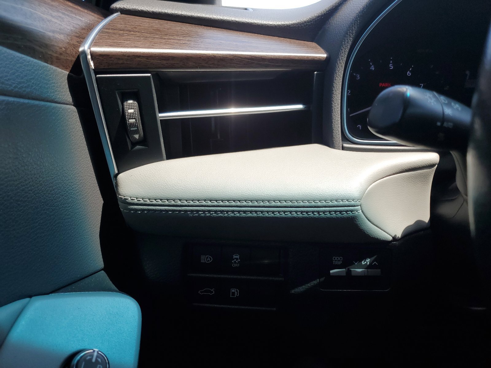 Used 2021 Toyota Avalon XLE FWD image 22