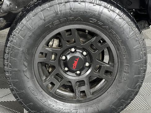 Used 2018 Toyota Tacoma TRD Off-Road image 13