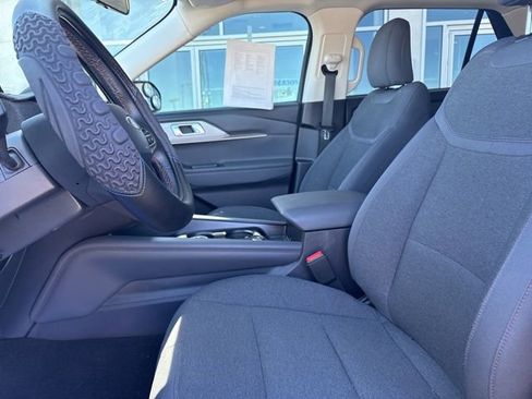 Used 2025 Ford Explorer Active image 12