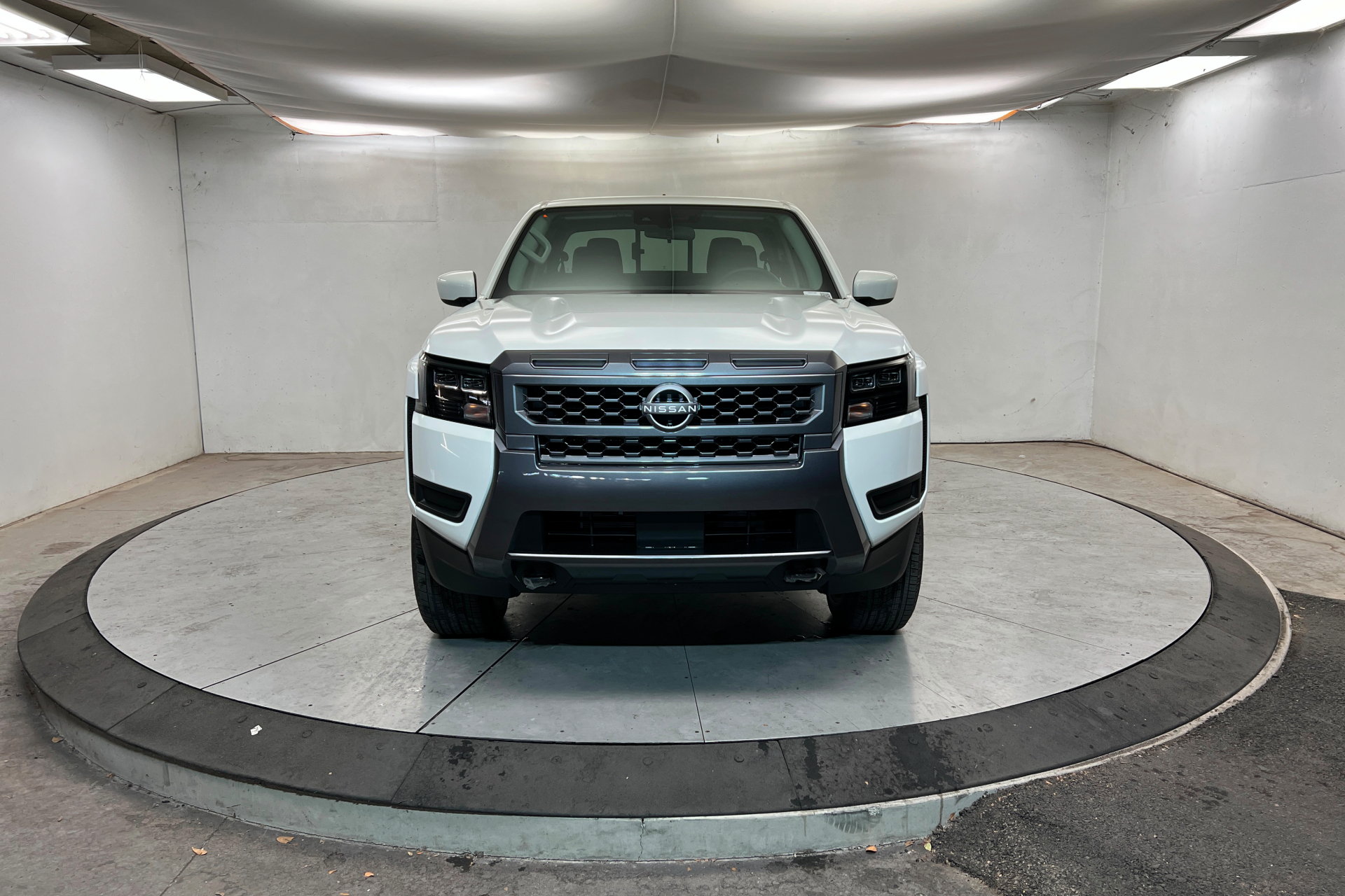 New 2026 Nissan Frontier SV w/ Tow Package AWD/4WD image 8