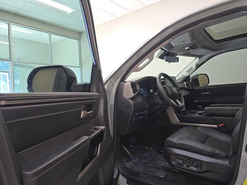 Used 2024 Toyota Tundra Limited AWD/4WD image 23