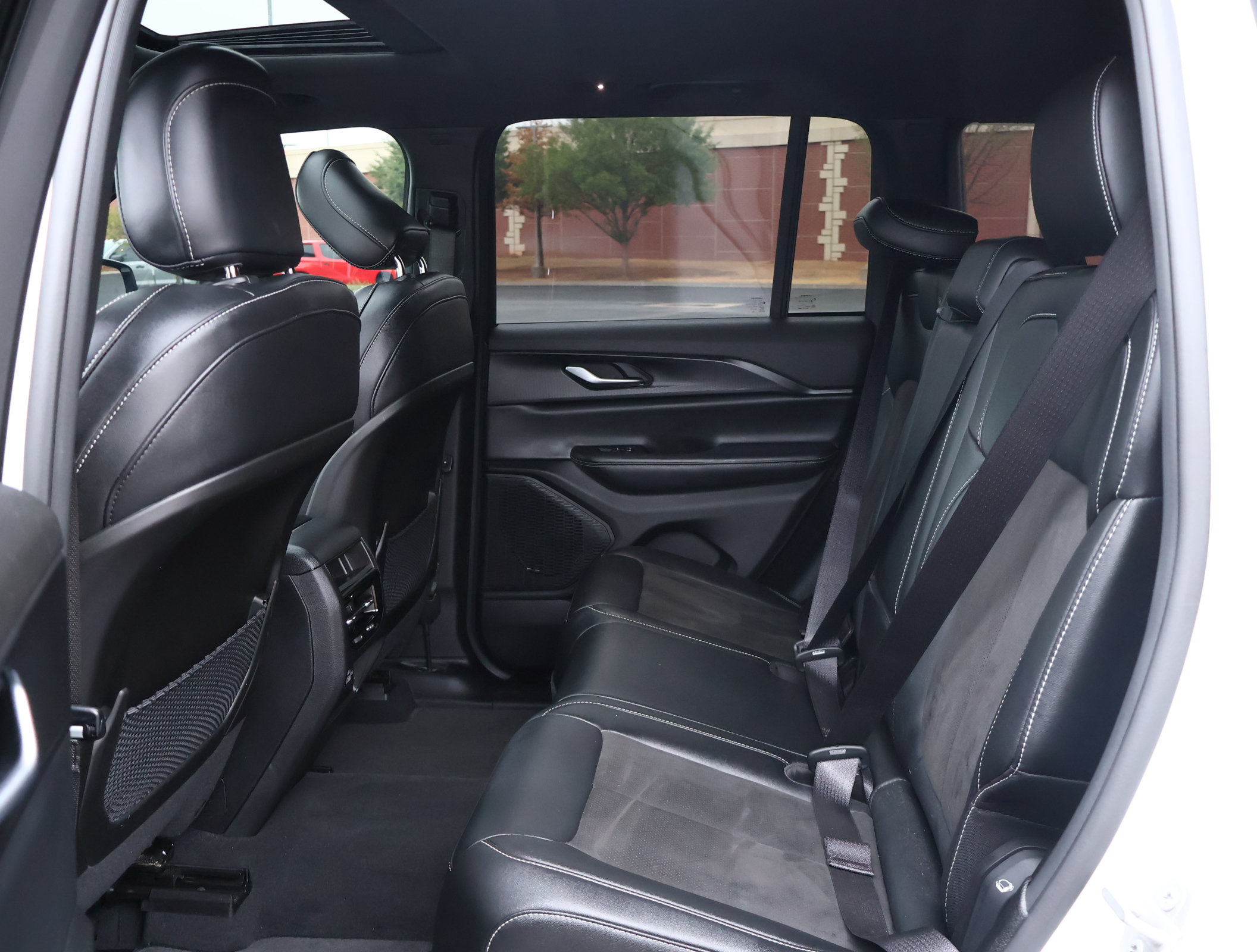 Used 2023 Jeep Grand Cherokee Altitude AWD/4WD image 24