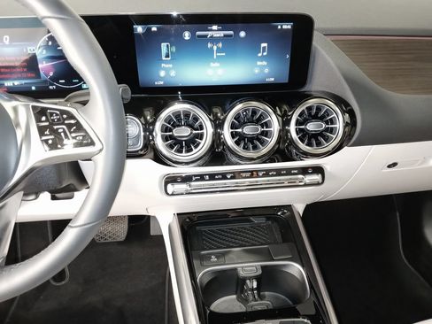 Used 2026 Mercedes-Benz GLA 250 4MATIC image 19
