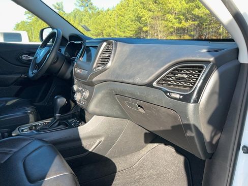 Used 2020 Jeep Cherokee Latitude Plus image 22