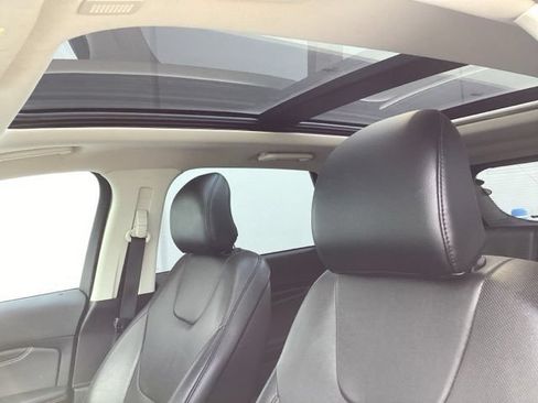 Used 2019 Ford Edge Titanium w/ Equipment Group 301A AWD/4WD image 28