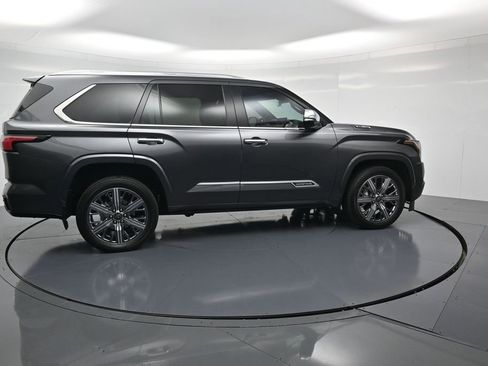 Used 2025 Toyota Sequoia Capstone image 31