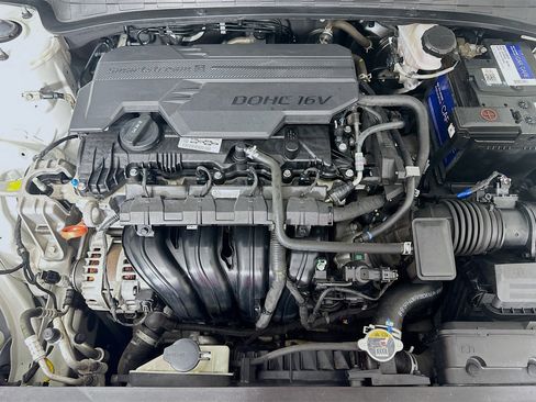 Used 2021 Hyundai Elantra SE image 31