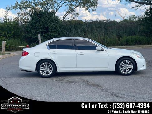 Used 2013 INFINITI G37 Journey w/ Premium Pkg RWD image 9