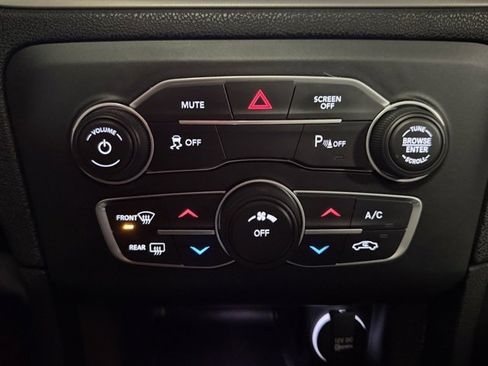 Used 2023 Dodge Charger SXT image 19