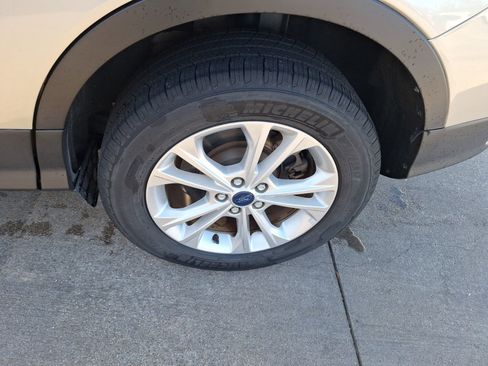 Used 2017 Ford Escape SE image 11