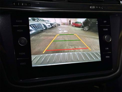 Used 2022 Volkswagen Tiguan SE image 21