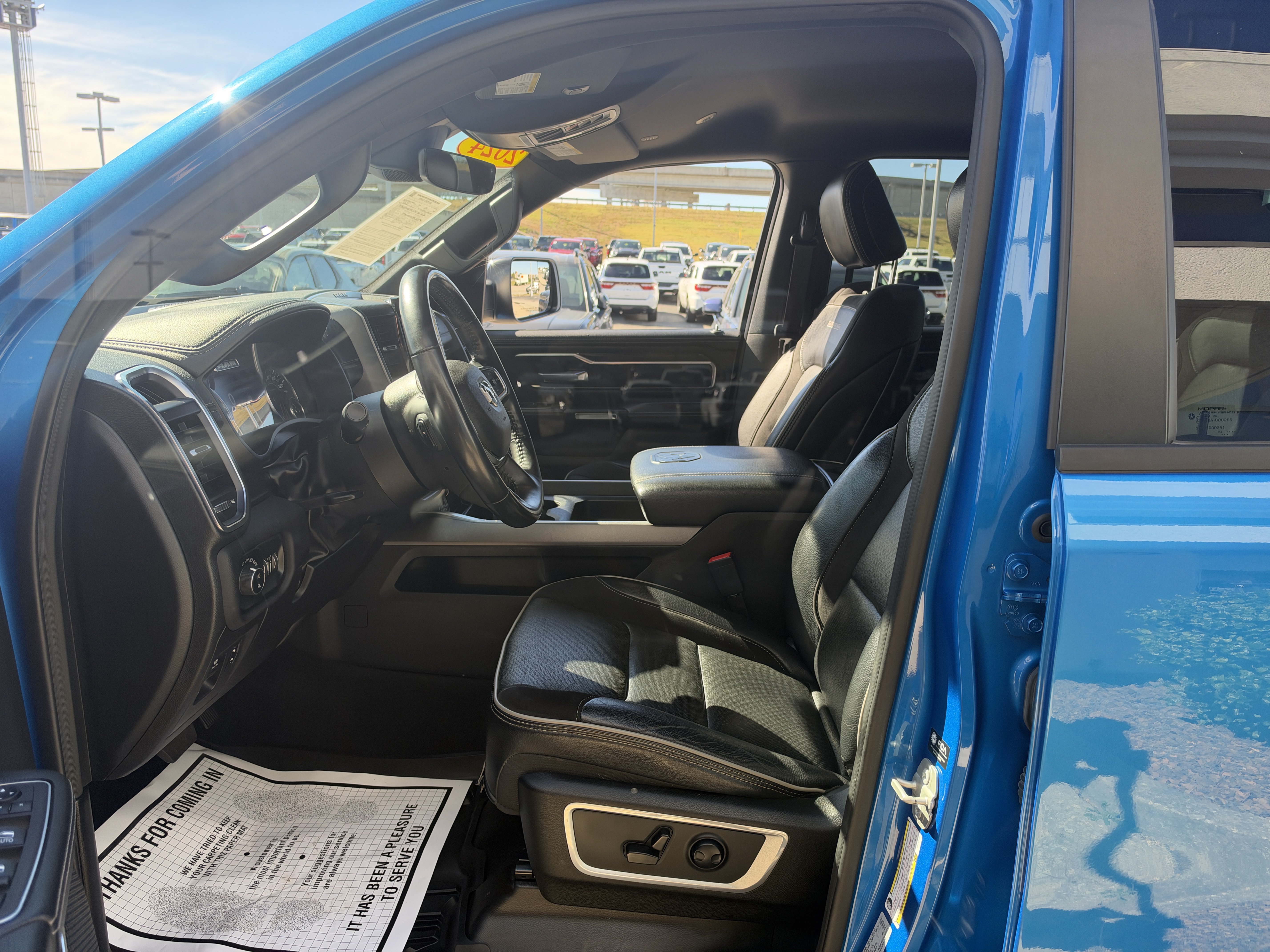 Used 2024 RAM 1500 Laramie AWD/4WD image 32
