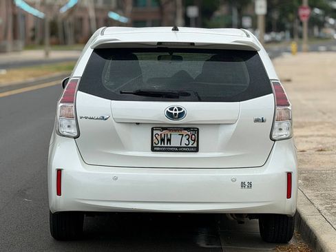 Used 2016 Toyota Prius V Five FWD image 4