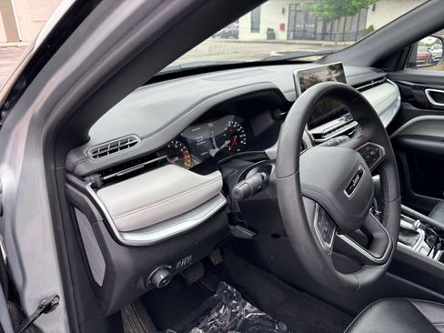 Used 2025 Jeep Compass Limited AWD/4WD image 31