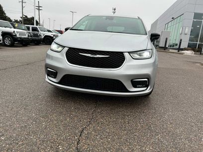Certified 2024 Chrysler Pacifica Touring-L