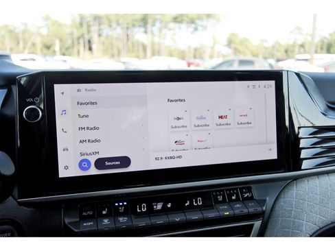 Used 2025 Toyota Camry XLE image 24