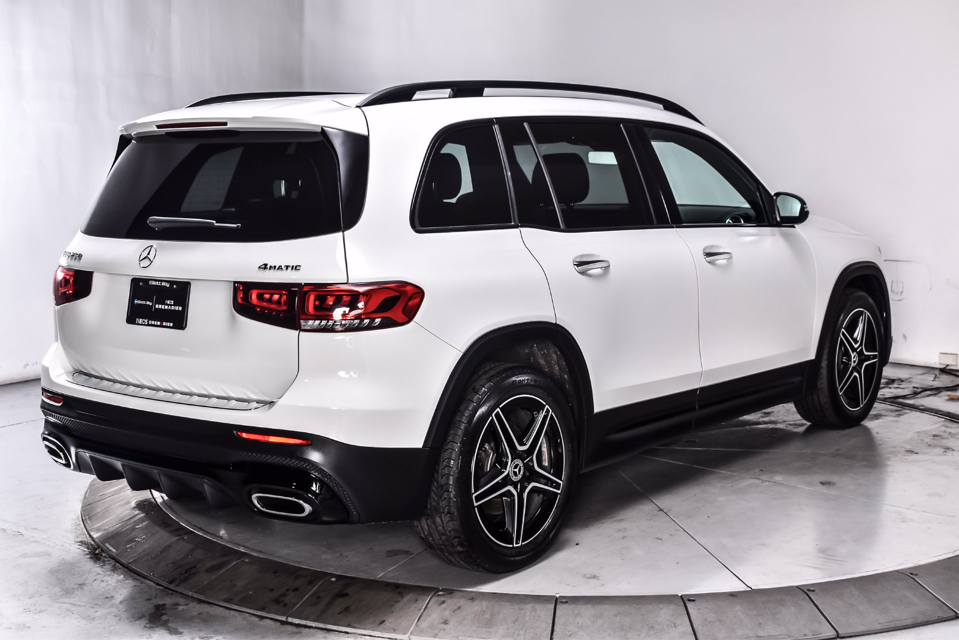 Used 2022 Mercedes-Benz GLB 250 4MATIC w/ AMG Line image 6