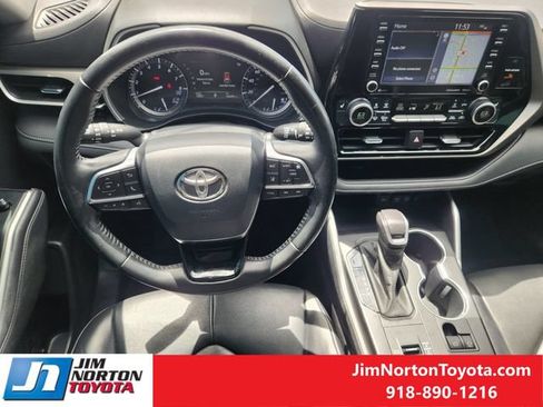 Used 2020 Toyota Highlander XLE FWD image 28