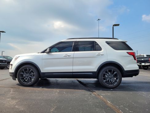 Used 2018 Ford Explorer XLT w/ Equipment Group 202A AWD/4WD image 7