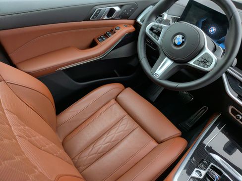 Used 2025 BMW X5 xDrive40i w/ Executive Package image 36