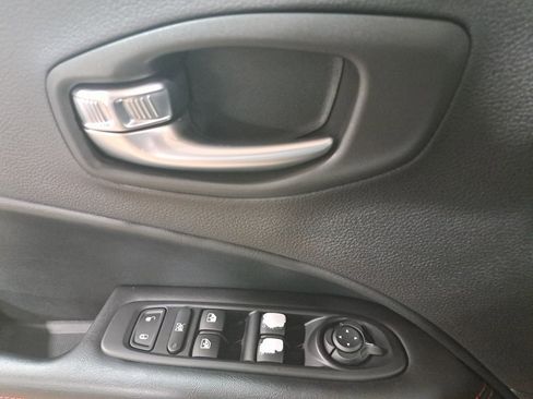 Used 2019 Jeep Compass Trailhawk w/ Cold Weather Group image 28