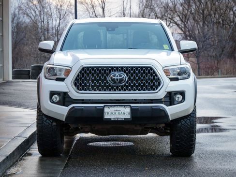Used 2018 Toyota Tacoma TRD Off-Road w/ Technology Package image 9