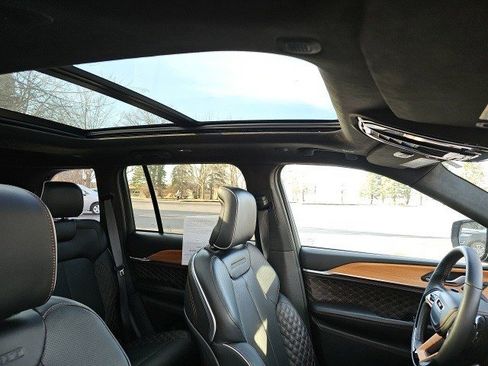 Used 2023 Jeep Grand Cherokee Summit image 13