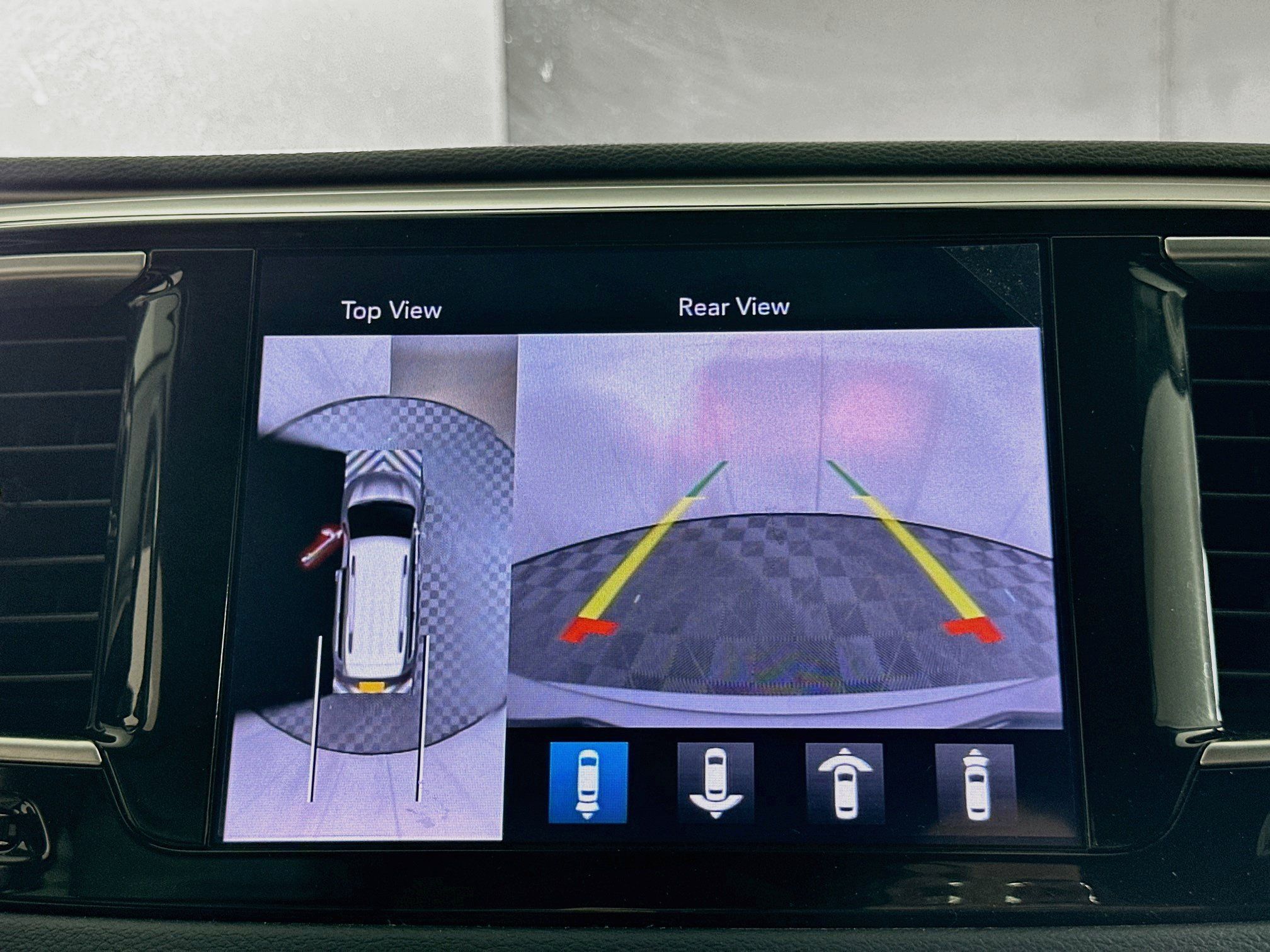 Used 2019 Chrysler Pacifica Touring-L Plus w/ Advanced Safetytec Group FWD image 23