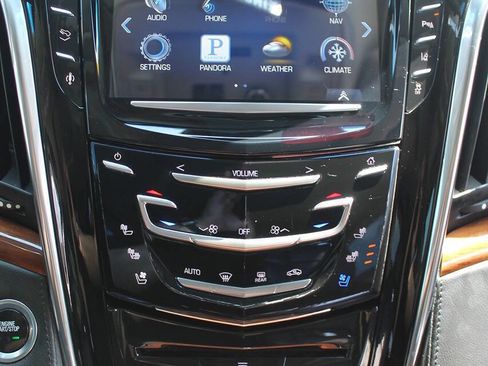 Used 2015 Cadillac Escalade Luxury image 35