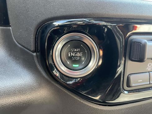 Used 2025 GMC Sierra 1500 SLT RWD image 26