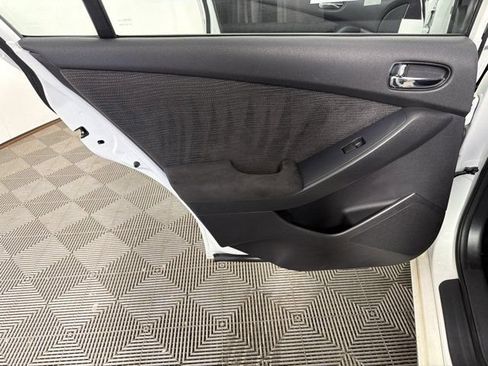 Used 2011 Nissan Altima 2.5 S FWD image 22