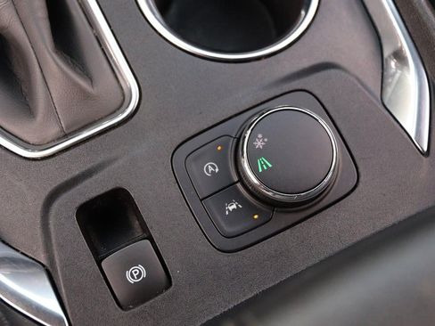 Used 2023 Chevrolet Traverse LT FWD image 30