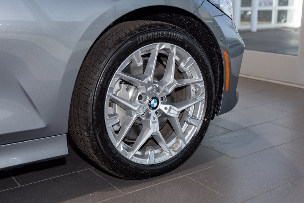 Used 2026 BMW 330i xDrive Sedan AWD/4WD image 4