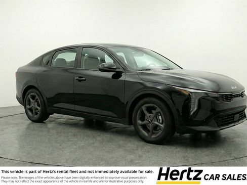 Used 2025 Kia K4 LXS FWD image 1