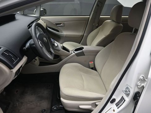 Used 2014 Toyota Prius Two FWD image 17