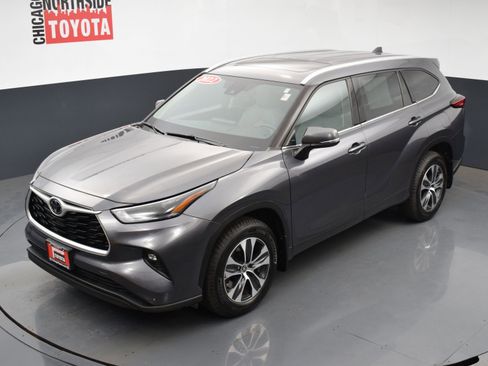 Used 2022 Toyota Highlander XLE image 28