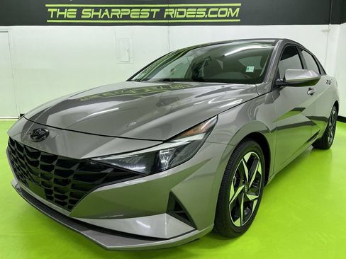 Used 2023 Hyundai Elantra SEL w/ Convenience Package FWD image 5