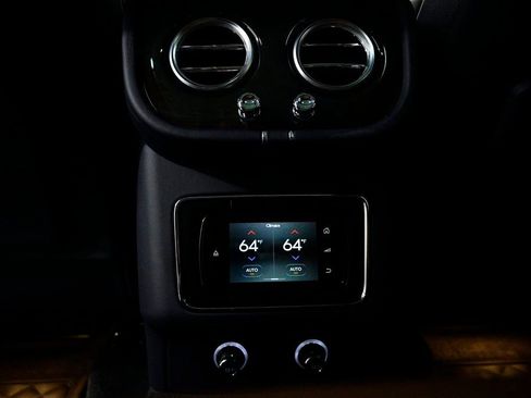 Used 2019 Bentley Bentayga image 17