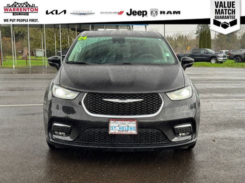 Used 2024 Chrysler Pacifica Touring-L image 12