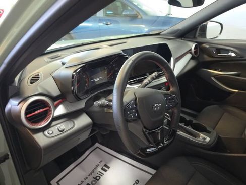 Used 2024 Chevrolet Trax RS FWD image 8