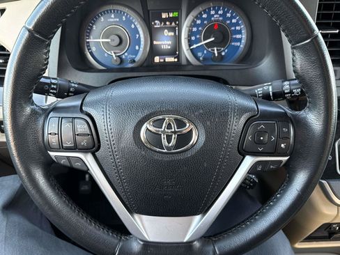 Used 2020 Toyota Sienna XLE FWD image 26