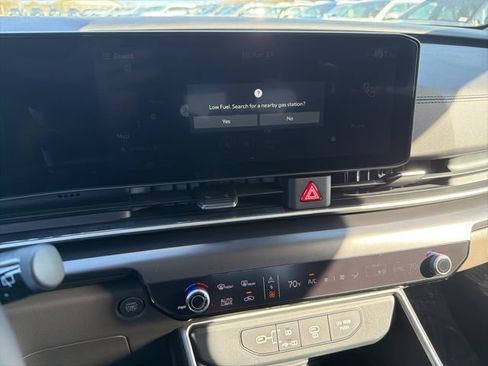 New 2026 Kia Carnival FWD image 18