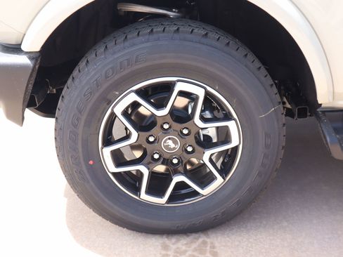 New 2026 Ford Bronco Outer Banks AWD/4WD image 16