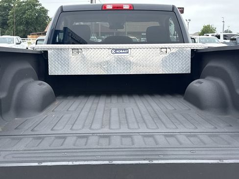 Used 2017 RAM 1500 Tradesman w/ Chrome Appearance Group RWD image 7